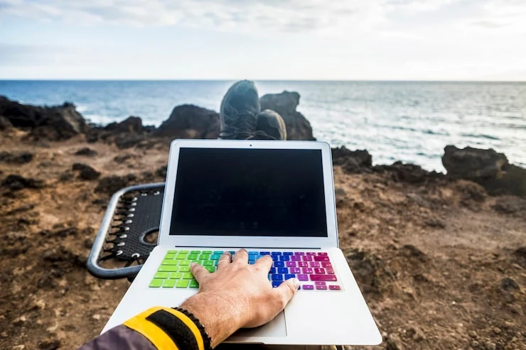 Working and communicating offline during an emergency